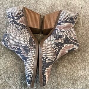 Women’s lucky 🍀 brand snake skin booties